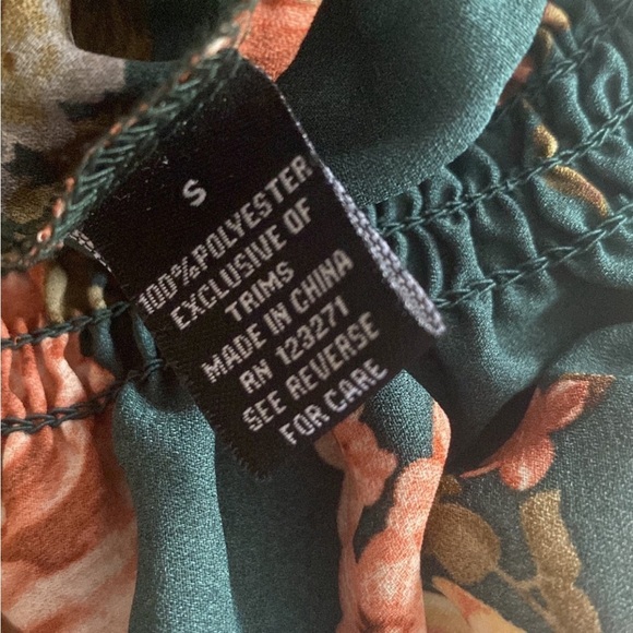 J for justify floral smocked long sleeve top - Picture 5 of 7